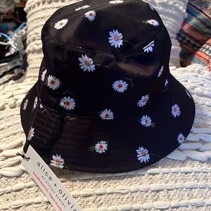Alice + Olivia bucket hat